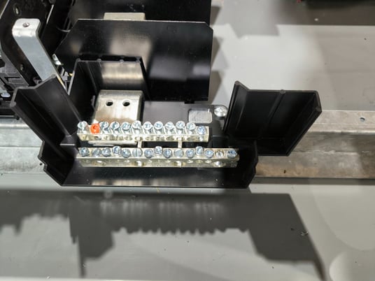 400 Amp. Square D, NQ30L4C, NQ Panelboard, 480 Volts AC 48 VDC 1 Phase 3 Wire 30 Space 3R - Image 5