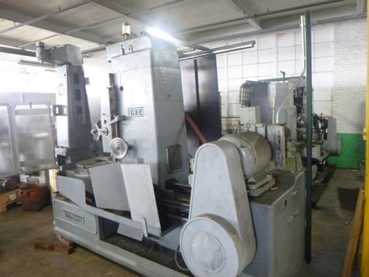 Gould & Eberhardt #48H, universal vertical gear hobber, 2.5 DP, coolant system - Image 2