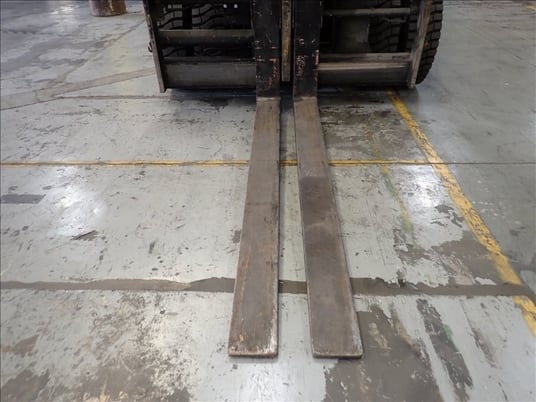33700 lb. Hyster #H360HD, diesel forklift, dual pneumatic tire, 212" 2-stage mast, side shift, fork - Image 5