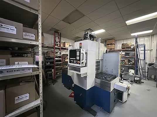 Milltronics #TT24, CNC vertical mill, 24 automatic tool changer, 23" X, 25" Y, 20" Z, 10000 RPM, #40, 22" - Image 1