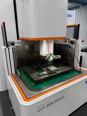 Agie Cut 2000-Oiltech2 Wire Electrical Discharge Machine, 13.77" X, 9.84" Y, 10" Z, Vision 5 Control, Agie - Image 2