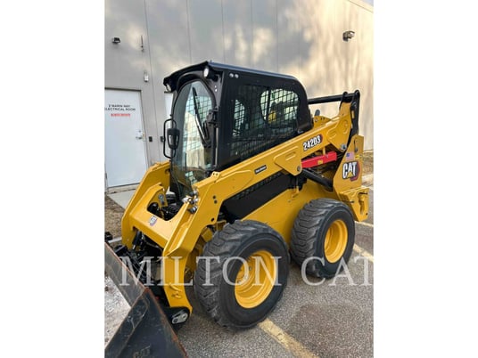 Cat 242D3, Skid Steer Loader, 56 hours, S/N: T8A00958C, 2024 - Image 1