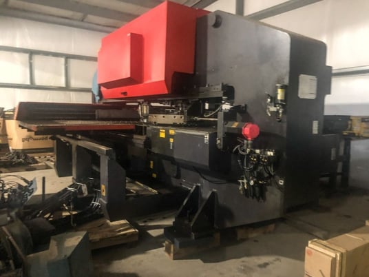 55 Ton, Amada #Coma-567, Fanuc 04PC, 58 station, 2 automatic index, 60" x72" sheet, hydraulic clutch + brake - Image 1