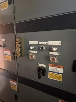 Square D, 1600 Amp, 2200 Volts, 700 Volts, 50 KA Delta Wye Main Breaker, 2006 - Image 10