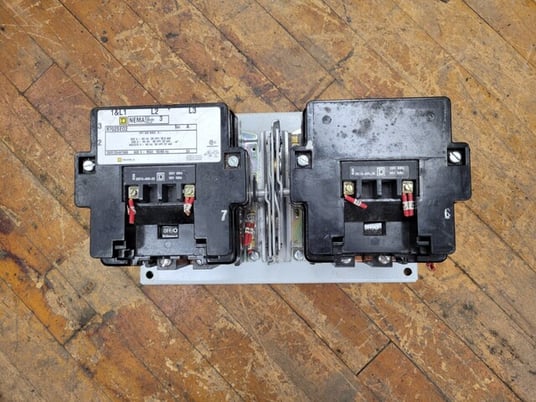 Square D, 8702SE02, Reversing Contactor, 600VAC, Series A Size 3 Coil 110/120V SEO2 - Image 2