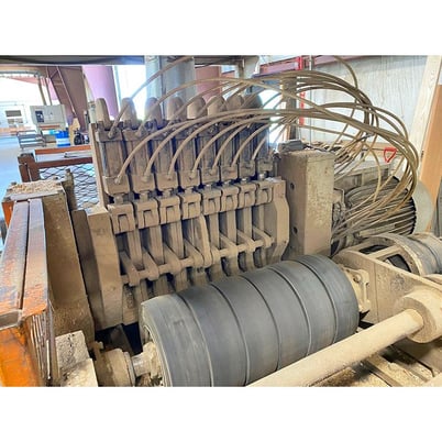 2 4" x 4" Yates American #B-26, top & bottom rough lumber planer, 24" x 4" open capacity - Image 10