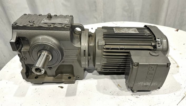 2 HP 300-1800 RPM Sew-Eurodrive #S67-DRN90L4, Inverter Duty Motor w/Gear Reducer, 20.37:1 Ratio, 3 Phase, 60 - Image 1