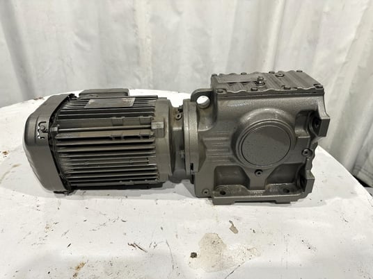 2 HP 300-1800 RPM Sew-Eurodrive #S67-DRN90L4, Inverter Duty Motor w/Gear Reducer, 20.37:1 Ratio, 3 Phase, 60 - Image 3