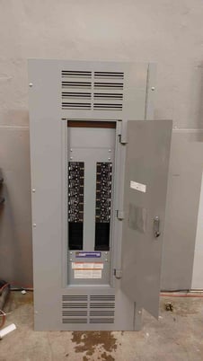 600 Amp. Square D, Panelboard, 120/208Y Volts, 600A 700A NF Panelboard Loaded NEW 14 Breakers Installed - Image 1