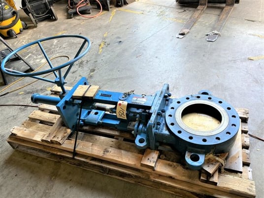 10" DeZurik #KSV, Manual Knife Gate Valve, 740 psi CWP, 300 psi Nominal Valve Class, 180 F max., Never Used - Image 2