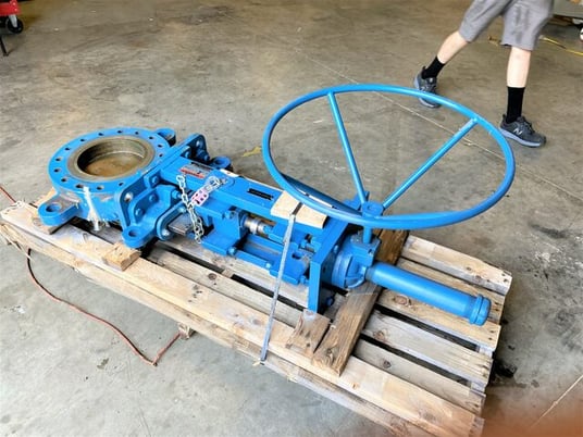 10" DeZurik #KSV, Manual Knife Gate Valve, 740 psi CWP, 300 psi Nominal Valve Class, 180 F max., Never Used - Image 4