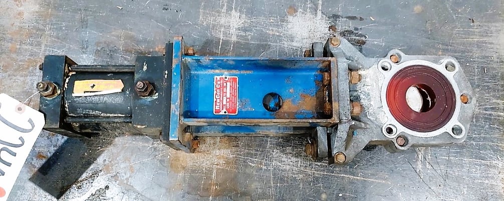 2" Newcon, Pneumatic Knife Gate, 150 psi, 200 F max - Image 1