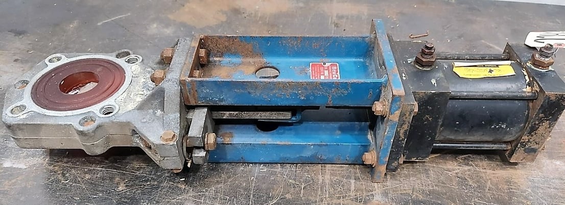 2" Newcon, Pneumatic Knife Gate, 150 psi, 200 F max - Image 2