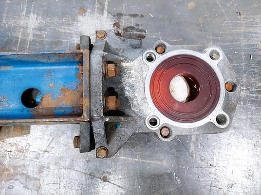 2" Newcon, Pneumatic Knife Gate, 150 psi, 200 F max - Image 4