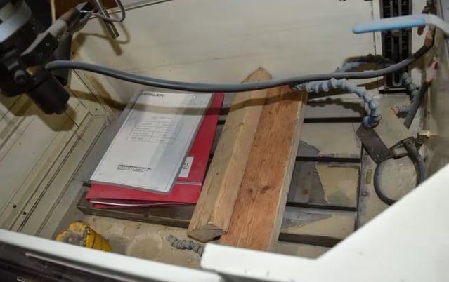 Chevalier #ED-252, sinker Electrical Discharge Machine, 23.6" x11.8" tbl., 2-Axis digital read out, 1992 - Image 4