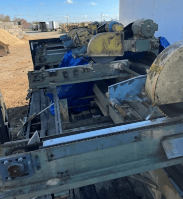 Newman #KM16, trimsaw, 5 heads, waste conveyor - Image 1