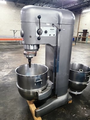 35 gallon Hobart #V-1401, 140 qt planetary mixer, 5 HP, 14.4 amps - Image 1