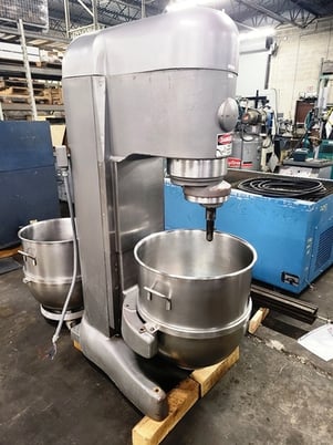 35 gallon Hobart #V-1401, 140 qt planetary mixer, 5 HP, 14.4 amps - Image 2