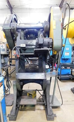 54 Ton, Federal, Back Gauge OBI press, 18.5" x28.5" bed, 5 HP, 10" throat, electric foot switch - Image 2