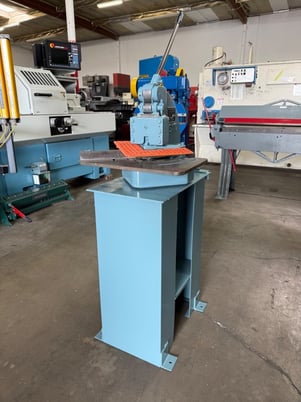 16 gauge x 6" x 6" Pexto #PS-66, Hand Corner Notcher, stand mount - Image 1
