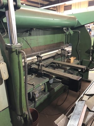 100 Ton, Accurpress #710010, hydraulic press brake, 2-Axis, 10' overall, 100" between housing, 8" stroke, 1985 - Image 2