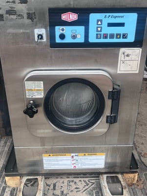 40 Lb. Milnor #MWR16X5, cabinet style rigid mount machine, 208/240 V., 2013 - Image 1