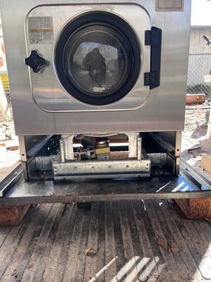 40 Lb. Milnor #MWR16X5, cabinet style rigid mount machine, 208/240 V., 2013 - Image 2