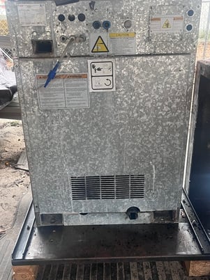 40 Lb. Milnor #MWR16X5, cabinet style rigid mount machine, 208/240 V., 2013 - Image 3