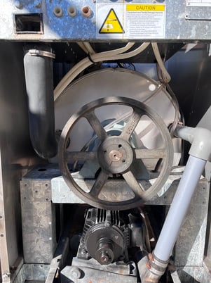 40 Lb. Milnor #MWR16X5, cabinet style rigid mount machine, 208/240 V., 2013 - Image 6