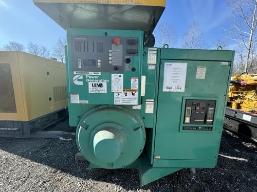 900 KW Cummins #DQFAC, diesel generator set, 277/480 Volts, 710 hours, QST30-G5 engine, EPA Tier 2, open skid - Image 3