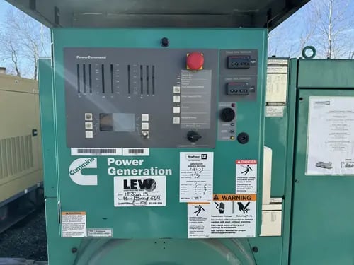 900 KW Cummins #DQFAC, diesel generator set, 277/480 Volts, 710 hours, QST30-G5 engine, EPA Tier 2, open skid - Image 4