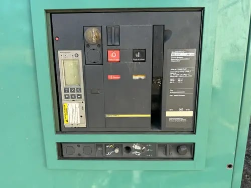 900 KW Cummins #DQFAC, diesel generator set, 277/480 Volts, 710 hours, QST30-G5 engine, EPA Tier 2, open skid - Image 7