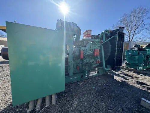 900 KW Cummins #DQFAC, diesel generator set, 277/480 Volts, 710 hours, QST30-G5 engine, EPA Tier 2, open skid - Image 9