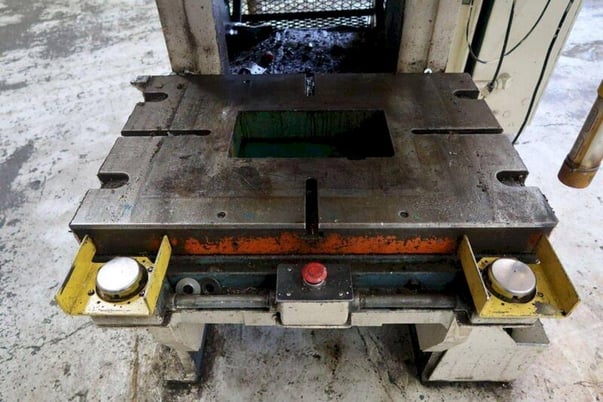 60 Ton, Niagara #E60, OBI press, 6" stroke, 18" Shut Height, 3" ram adj., 32" x21"bed, 90 SPM, air clutch & - Image 4