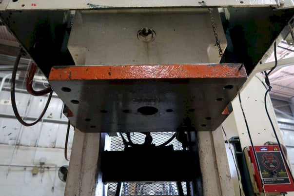 60 Ton, Niagara #E60, OBI press, 6" stroke, 18" Shut Height, 3" ram adj., 32" x21"bed, 90 SPM, air clutch & - Image 5