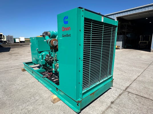 450 KW Cummins, Onan #KTA19-G3, diesel generator, open skid, 480 Volts, 786 hours, 2000 - Image 3