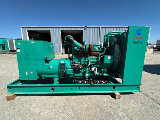 450 KW Cummins, Onan #KTA19-G3, diesel generator, open skid, 480 Volts, 786 hours, 2000 - Image 4