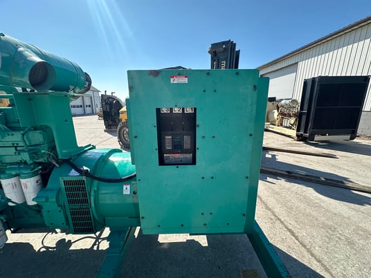 450 KW Cummins, Onan #KTA19-G3, diesel generator, open skid, 480 Volts, 786 hours, 2000 - Image 7