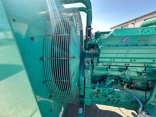 450 KW Cummins, Onan #KTA19-G3, diesel generator, open skid, 480 Volts, 786 hours, 2000 - Image 10
