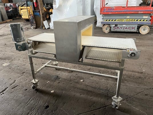 Eriez #EZ-5, Metal Detector, w/Plastic Chain Conveyor, 8" x 24" Aperture, 1.5" max width, 10" Feed length - Image 2