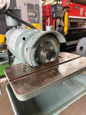 Central Machinery #46727, Tool Grinder, 0.5 HP, 115 V., 3400 RPm, 6" wheel max, arbor 1.25" diameter - Image 3