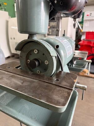Central Machinery #46727, Tool Grinder, 0.5 HP, 115 V., 3400 RPm, 6" wheel max, arbor 1.25" diameter - Image 4