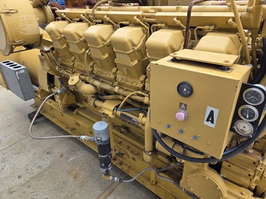 1000 KW Caterpillar, diesel generator set, 3-phase, 978 hours, 1482 HP 3512 engine - Image 2