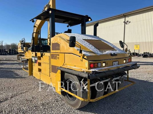 Caterpillar CW34, Pneumatic Tired Compactor, 701 hours, S/N: AL300376, 2019 - Image 4