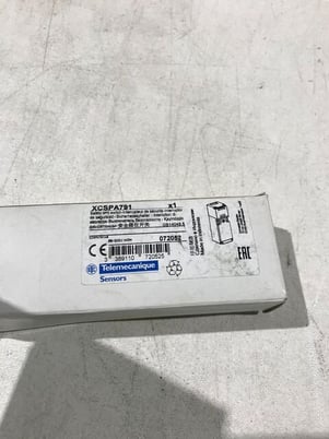 Telemecanique sensor & switch xcspa791 new w box - Image 2