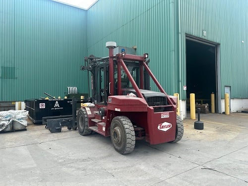 30000 lb. Taylor #TX300S Series Big Red forklift - Image 6