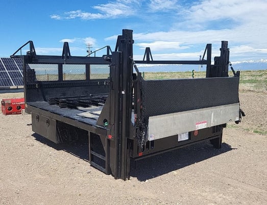 Truck bed with Tommy gate - Image 4