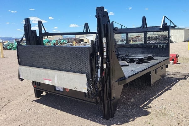 Truck bed with Tommy gate - Image 5