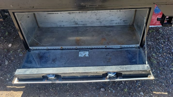 Truck bed with Tommy gate - Image 6