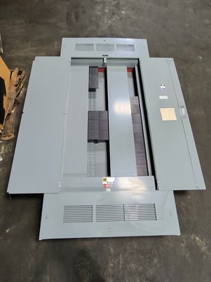 1200 Amp. Square D #HCWM-I-Line, Panelboard, 3 phase, 120/208 VAC, 4 W, 56 Space - Image 1